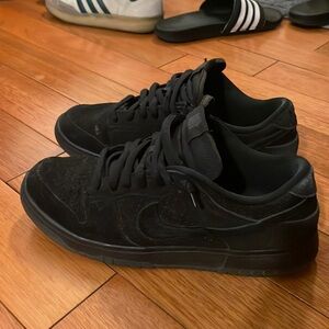 Nike SB Dunk Low Undefeated Dunks black skateboarding skate shoes sneakers